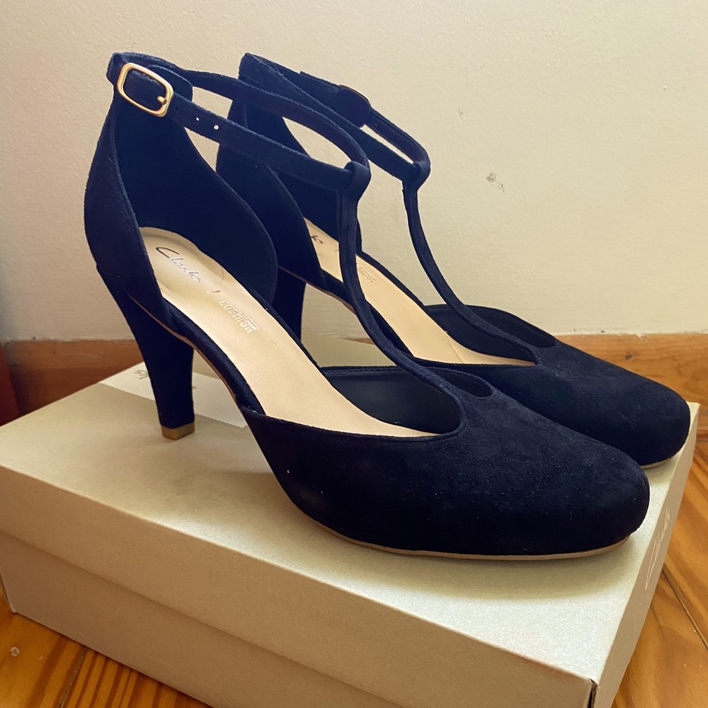 NWT Clarks Dalia Tulip Black Suede Heel Size 9.5